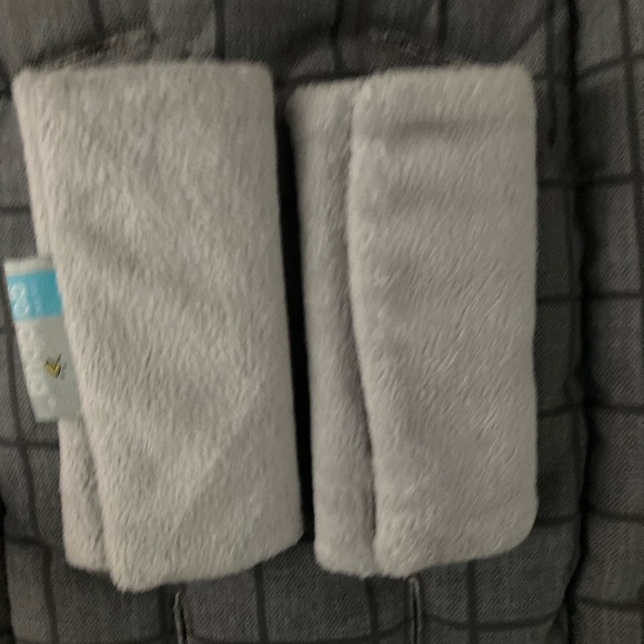 SOLD. Car seat/stroller inserts with straps - Picture 5 of 5